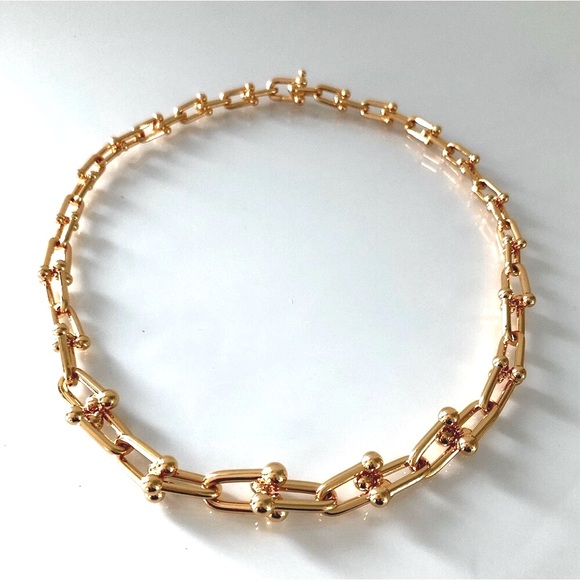 Gold Hardware Graduated Link U Necklace - Picture 6 of 12